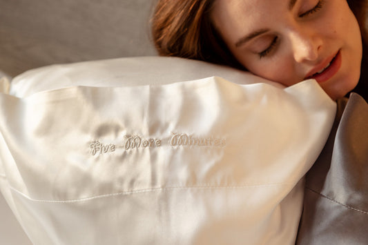 Why Dermatologists Recommend Sleeping on Silk